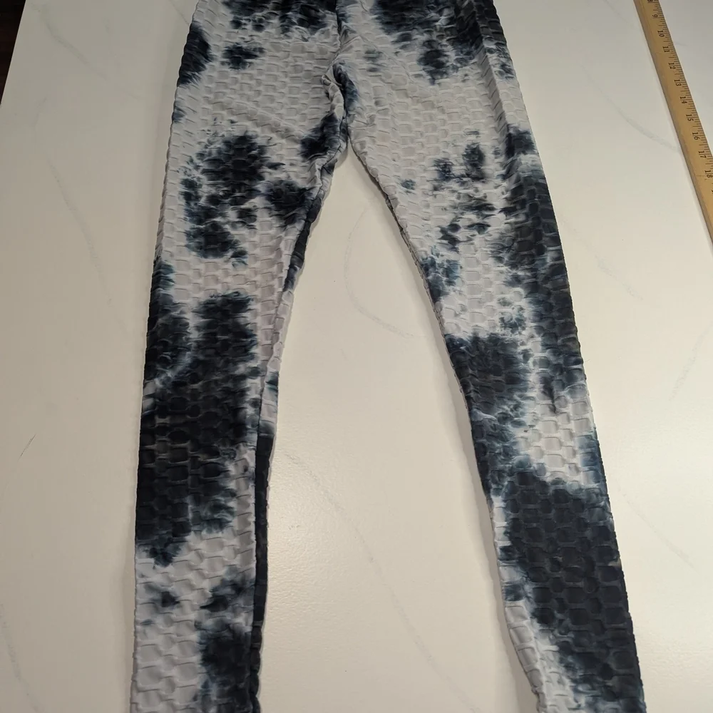 JUSTIFY Women's Black/White Tie-dye Leggings Textured Scrunched, Medium - Picture 8 of 8